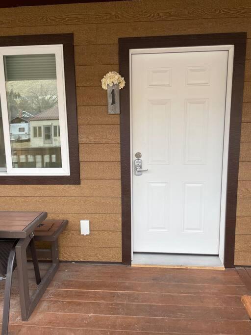 Parkway Yellowstone Guest House Room #1 Gardiner Bagian luar foto