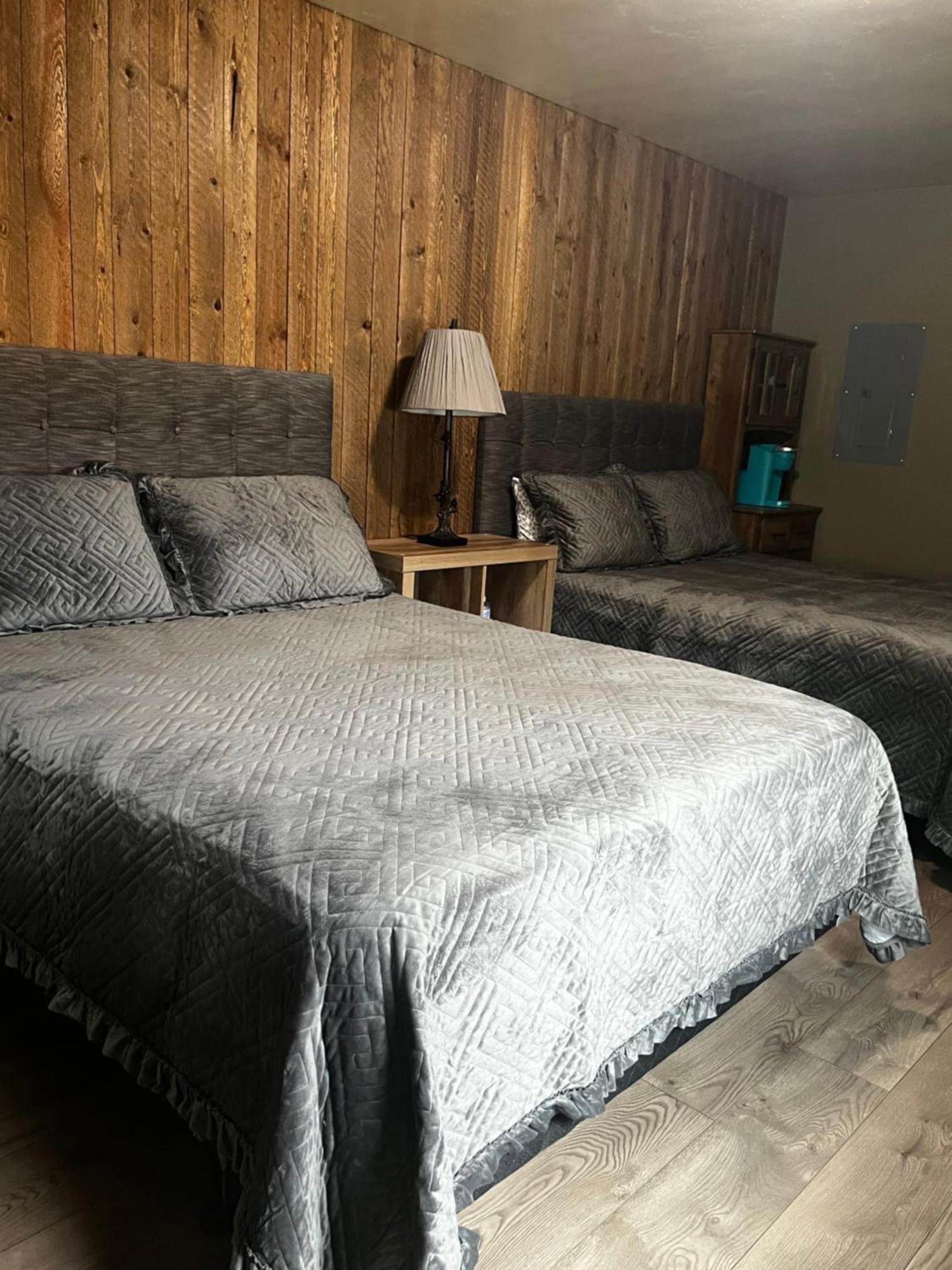 Parkway Yellowstone Guest House Room #1 Gardiner Bagian luar foto